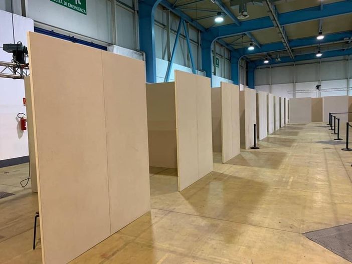 Vaccinazioni, Antonelli monitora l'hub di MalpensaFiere: «Siamo pronti, la ripartenza passa dalla immunizzazione di massa»