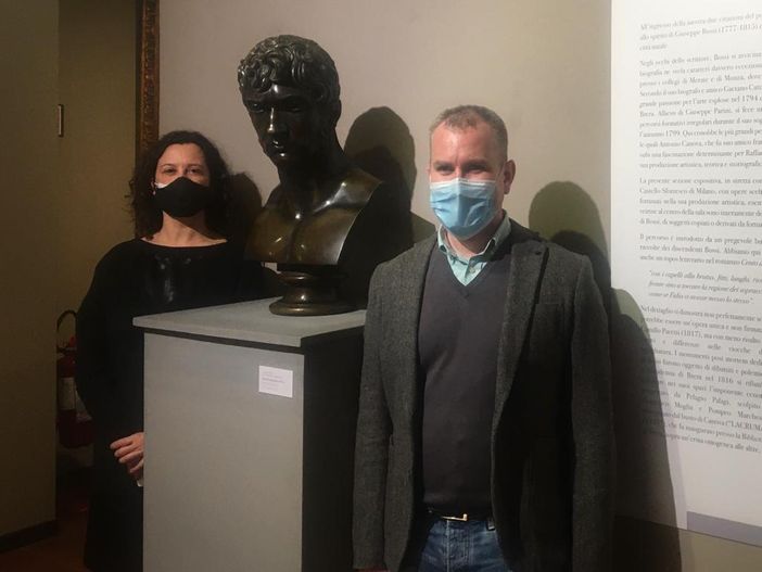 Manuela Maffioli all'inaugurazione della mostra su Bossi e Raffaello con il curatore Silvio Mara Manuela Maffioli all'inaugurazione della mostra su Bossi e Raffaello con il curatore Silvio Mara