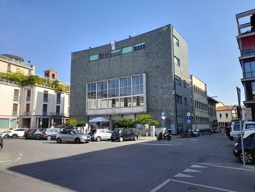 Palazzo Minoletti, nella centralissima piazza Garibaldi