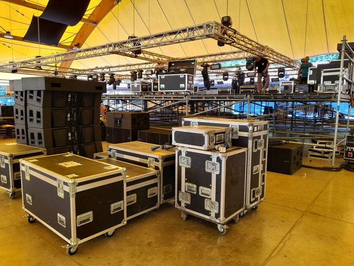 Palco in allestimento per il Woodoo Fest 2022 Palco in allestimento per il Woodoo Fest 2022