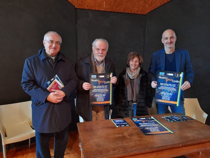 Da sinistra, monsignor Severino Pagani, Maurizio Ampollini, Ornella Gobbi e Cesare Bonfiglio Da sinistra, monsignor Severino Pagani, Maurizio Ampollini, Ornella Gobbi e Cesare Bonfiglio