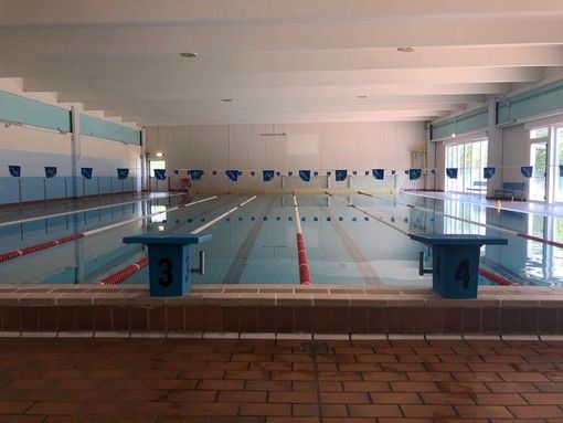 Vasche deserte ancora per poco: il 14 giugno la Bustese Nuoto ricomincia l'attività Vasche deserte ancora per poco: il 14 giugno la Bustese Nuoto ricomincia l'attività