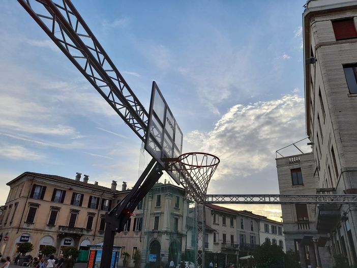 Gallarate: il basket fa rumore in piazza Libertà