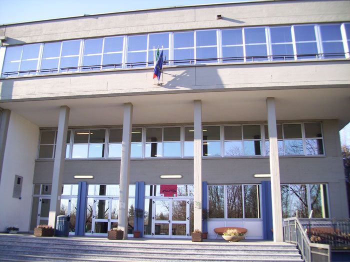 Studenti con piumini e guanti all'Ite Tosi, genitori preoccupati. La dirigente: «Non toccate i radiatori» Studenti con piumini e guanti all'Ite Tosi, genitori preoccupati. La dirigente: «Non toccate i radiatori»