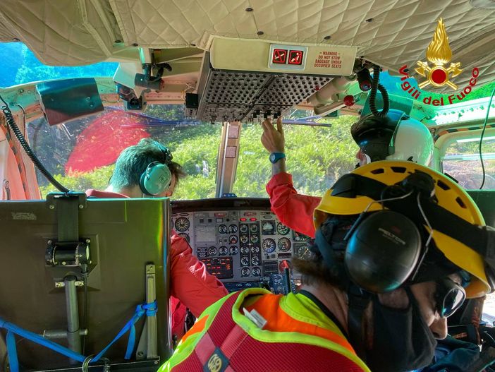 Monteviasco, escursionisti in difficoltà: recuperati con l'elicottero Monteviasco, escursionisti in difficoltà: recuperati con l'elicottero