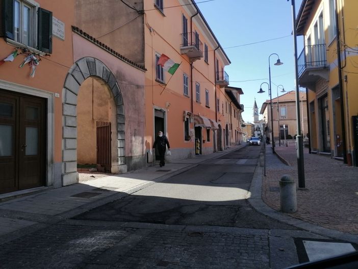 Viggiù in zona rossa dalle 18, ma in paese è già tutto chiuso: «La variante fa paura» Viggiù in zona rossa dalle 18, ma in paese è già tutto chiuso: «La variante fa paura»