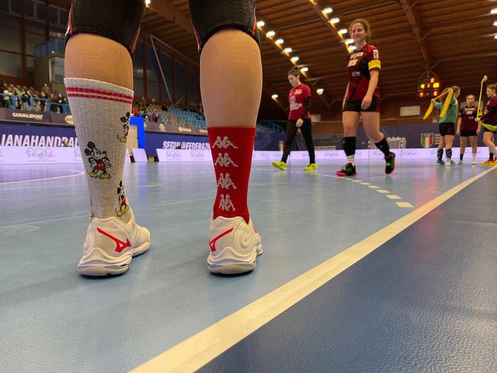 Pallamano Cassano, tutto pronto per la sfida di Coppa Italia. Anche i calzini… spaiati