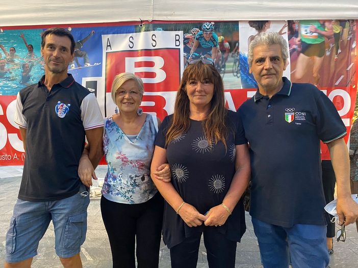 Da sinistra Roberto Roggiero, Maria Teresa Nasatti, Patrizia Testa e Fabrizio Ranisi. Una bella serata di sport tutti insieme Da sinistra Roberto Roggiero, Maria Teresa Nasatti, Patrizia Testa e Fabrizio Ranisi. Una bella serata di sport tutti insieme