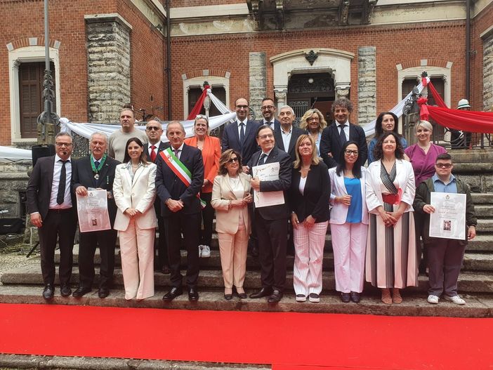 Busto premia i suoi cittadini più meritevoli. Il sindaco: «Città accogliente e inclusiva grazie al vostro impegno» Busto premia i suoi cittadini più meritevoli. Il sindaco: «Città accogliente e inclusiva grazie al vostro impegno»