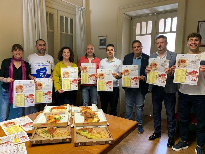 La pizza è una festa. E la "Busto" torna a farsi gustare