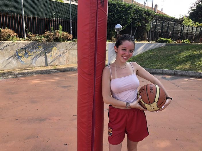 FOTO E VIDEO. La storia di Rebecca Longhin: da Art Attack con la nonna a piccola (grande) artista di murales FOTO E VIDEO. La storia di Rebecca Longhin: da Art Attack con la nonna a piccola (grande) artista di murales