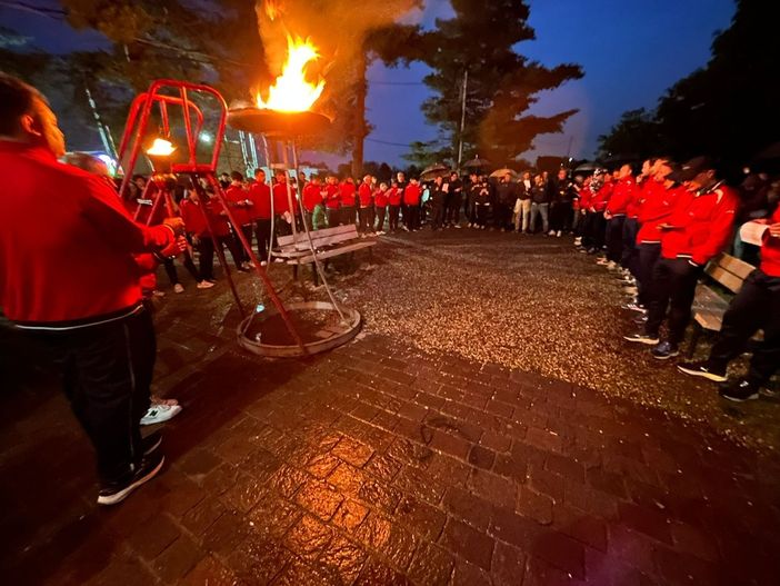 VIDEO. Sacconago festeggia i novant'anni della chiesa riaccendendo la fiaccola
