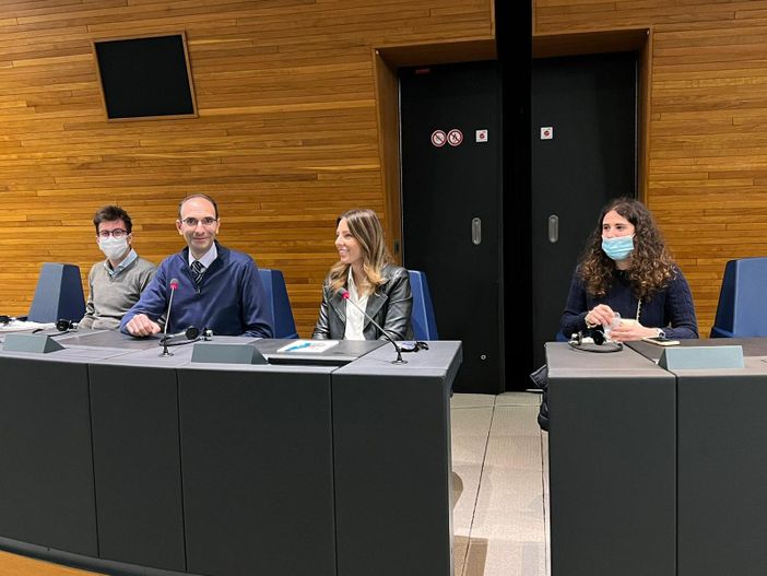 Busto, scolaresca dell'Ite Tosi in visita al Parlamento Europeo. Tovaglieri: «I giovani preparati e curiosi, la politica li ascolti»