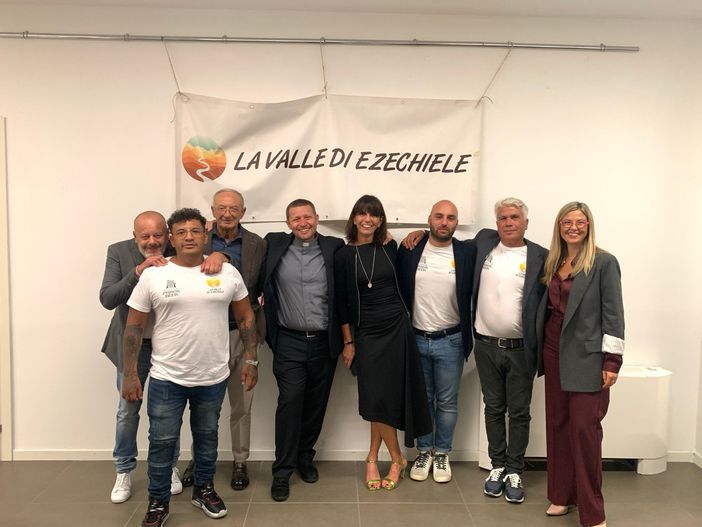 Pina Auriemma guarda “House of Gucci” con La Valle di Ezechiele. E boccia il film Pina Auriemma guarda “House of Gucci” con La Valle di Ezechiele. E boccia il film