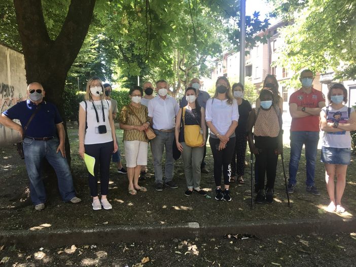 Foto di gruppo al termine del giro per gran parte dei partecipanti. Sotto, Erika Montedoro