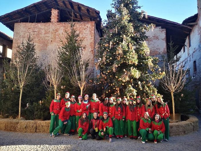 Eventi natalizi nel Biellese: proseguono con successo “Il Borgo di Babbo Natale” a Candelo e il “Mercatino degli Angeli” a Sordevolo