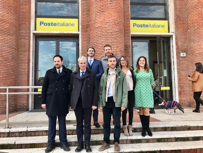 FOTO E VIDEO - La nuova faccia dello storico edificio di Poste Italiane: «Palazzo fortemente pedonabile, restituiamo bellezza alla città»