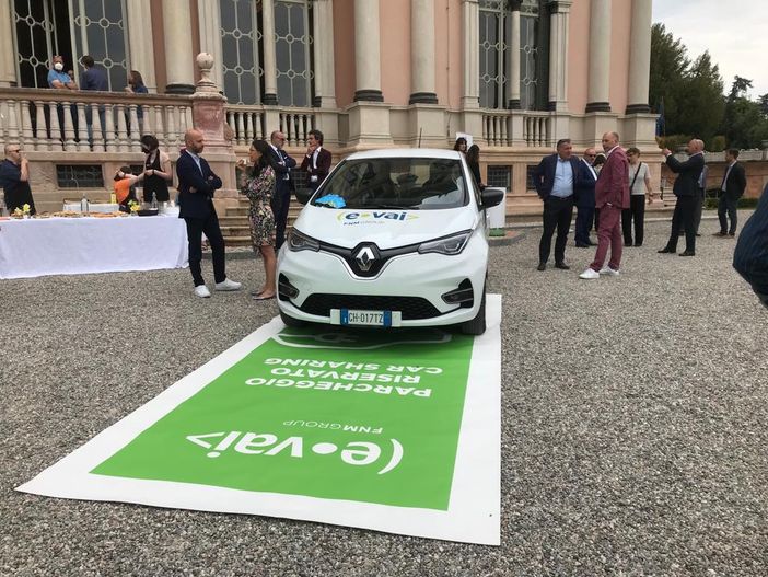 VIDEO Il car sharing elettrico di E-VAI si presenta in provincia di Varese: «Un’offerta unica»