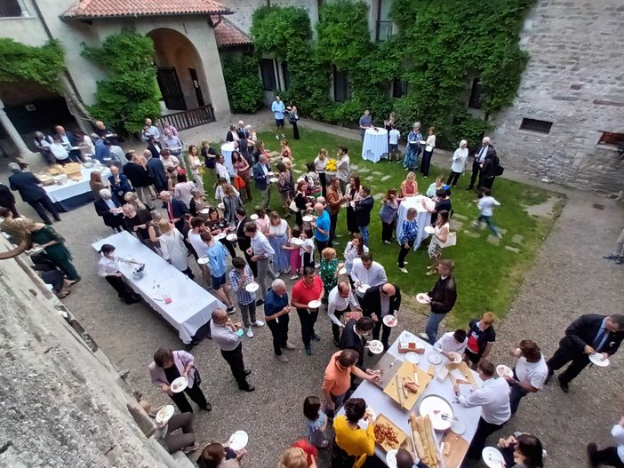 Racconti di lotta alla malattia e festa per i Giacomini d’oro ai volontari nella serata di Fondazione Giacomo Ascoli
