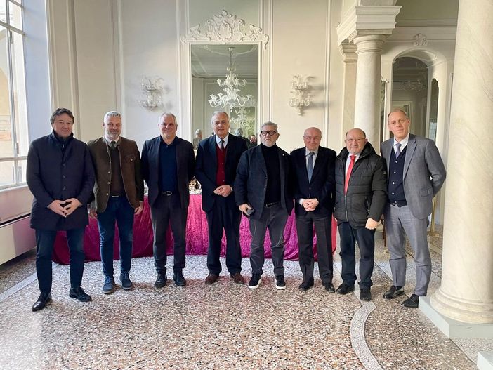 Presentato in Provincia il nuovo servizio di trasporto pubblico dedicato agli studenti della Valcuvia Presentato in Provincia il nuovo servizio di trasporto pubblico dedicato agli studenti della Valcuvia