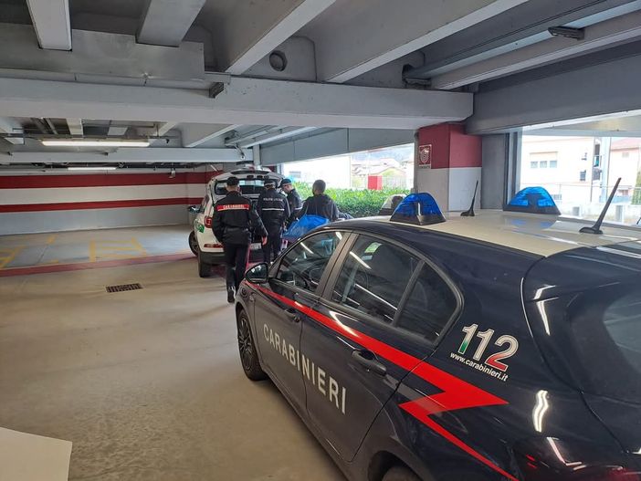 Lavena Ponte Tresa, venditori abusivi nel mirino di polizia locale e carabinieri