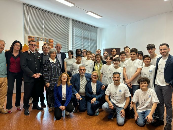 In cammino con Peppino Impastato: le De Amicis in scena per i martiri della legalità In cammino con Peppino Impastato: le De Amicis in scena per i martiri della legalità