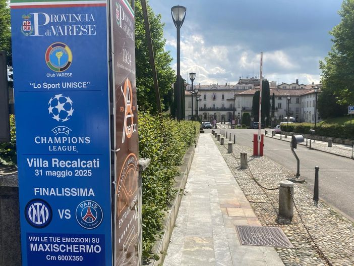 Maxischermo a Villa Recalcati per la finale di Champions. Ristorazione a cura di Alpini e Bubba Bar