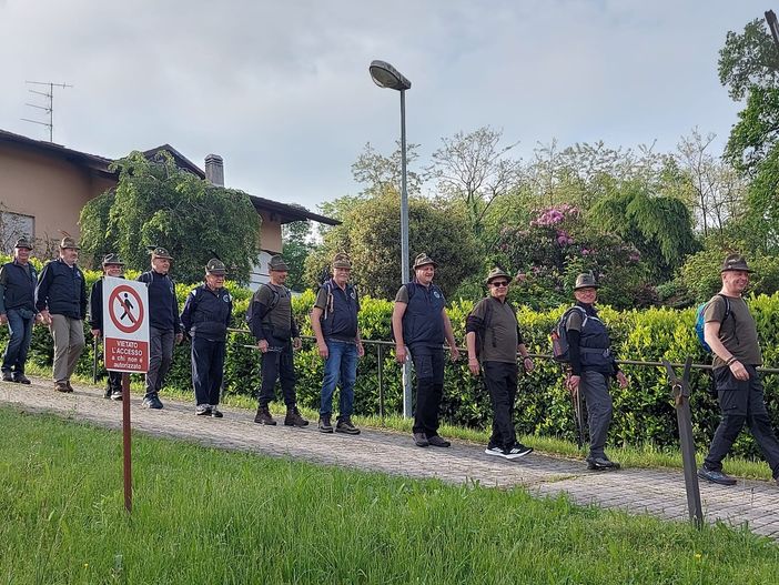 Gli alpini in partenza per Biella da Mornago