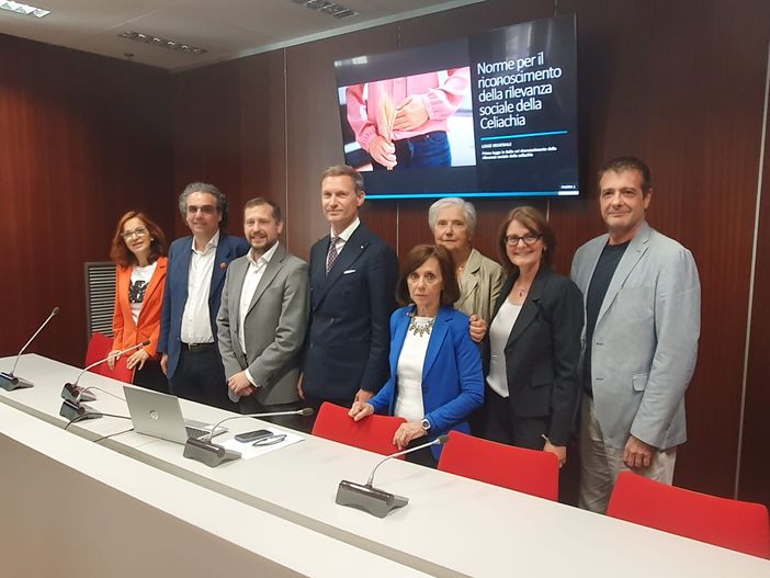 Monti e Romani insieme ai rappresentanti delle associazioni Monti e Romani insieme ai rappresentanti delle associazioni