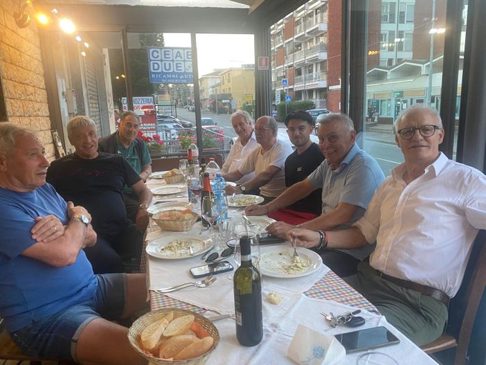 Una tavolata di veri cuori biancorossi al Cuor di Sasso di viale Borri