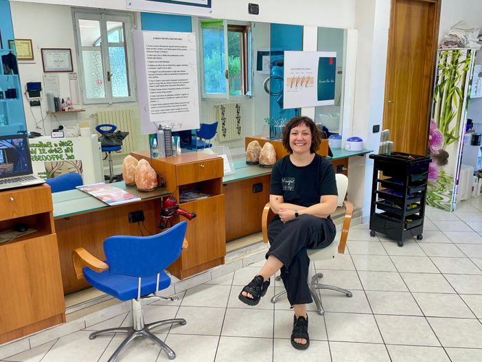 Laura Cinquantini nel suo salone Stile e Bellezza