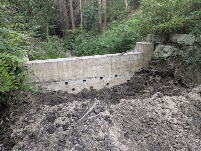 Lavori in corso a Luvinate per lo svuotamento delle vasche di laminazione