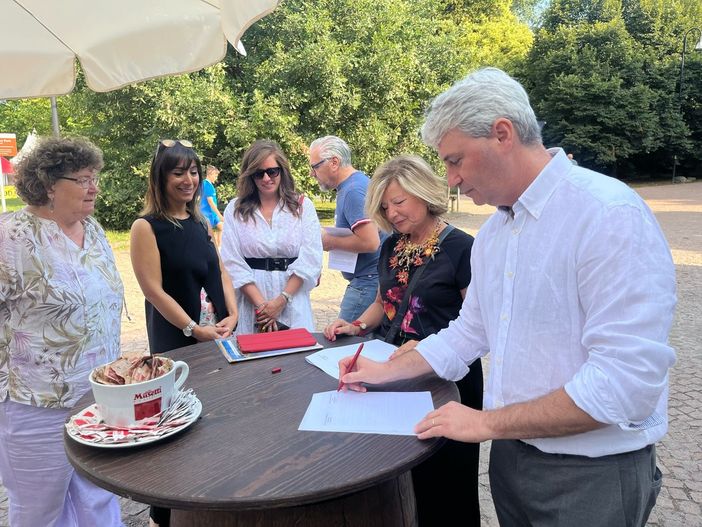 La firma dei Patti di Quartiere del sindaco Galimberti con i Consigli 3 e 4