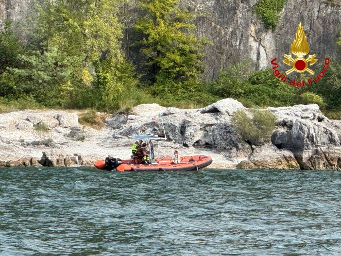 Giovane inabissatosi nel lago Maggiore, a Caldè un'altra giornata di ricerche senza esito Giovane inabissatosi nel lago Maggiore, a Caldè un'altra giornata di ricerche senza esito
