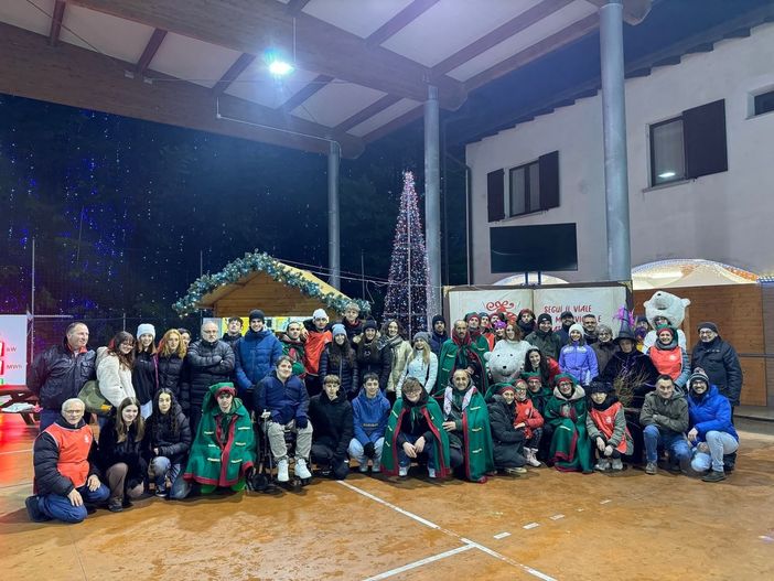 Leggiuno, quando le lucine di Natale illuminano i cuori. Anche in estate