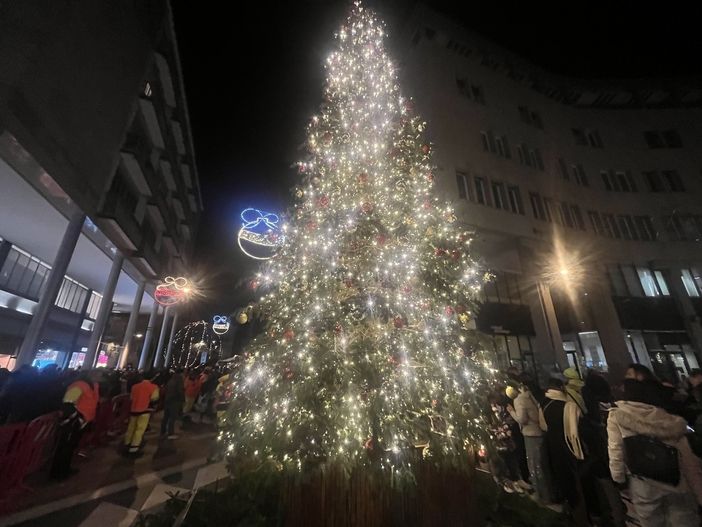 In 9mila hanno applaudito il lancio di "BA è Natale" In 9mila hanno applaudito il lancio di "BA è Natale"