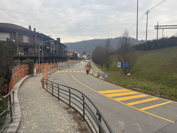 Via XXV Aprile a Laveno riaperta a senso unico alternato