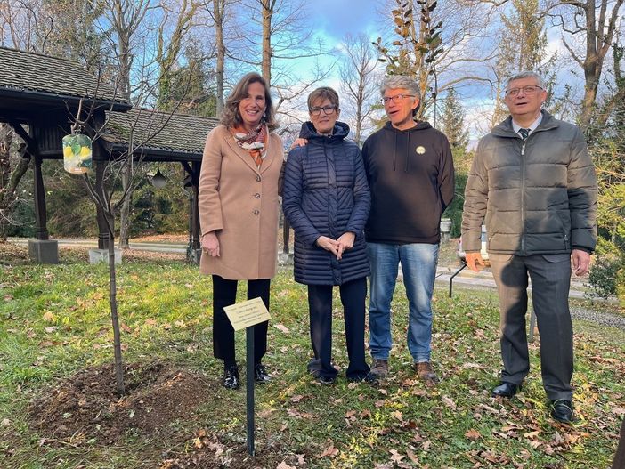 Ilaria Capua e l'assessora Nicoletta San Martino ieri a Villa Baragiola Ilaria Capua e l'assessora Nicoletta San Martino ieri a Villa Baragiola