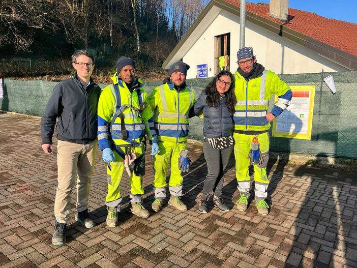 La squadra di Alfa al lavoro in via Pascoli a Varese guidata da Giovanna Ruggiero e Edoardo Ghizzoni La squadra di Alfa al lavoro in via Pascoli a Varese guidata da Giovanna Ruggiero e Edoardo Ghizzoni