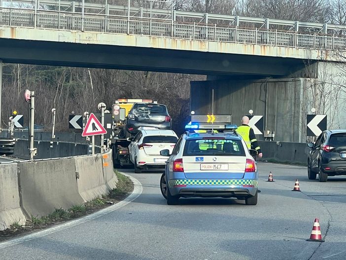 Incidente fra superstrada della Malpensa e A8, soccorsi in azione e code all’innesto Incidente fra superstrada della Malpensa e A8, soccorsi in azione e code all’innesto