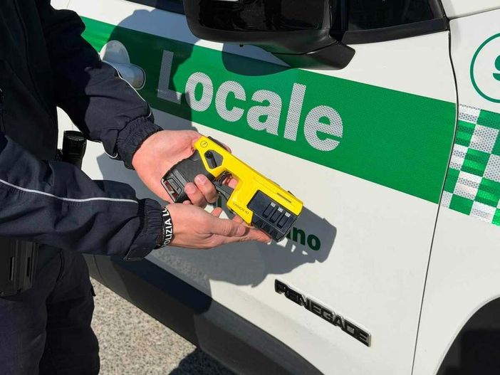 Bordonaro: «La Milano di sinistra introduce il taser e rafforza la polizia locale. A Varese continuano a dire no» Bordonaro: «La Milano di sinistra introduce il taser e rafforza la polizia locale. A Varese continuano a dire no»