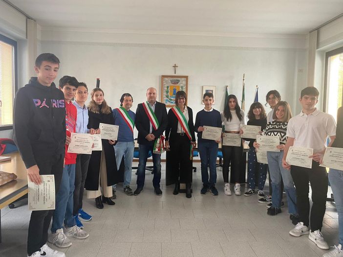 La consegna delle borse di studio agli studenti meritevoli dei Comuni di Bardello, Malgesso e Bregano