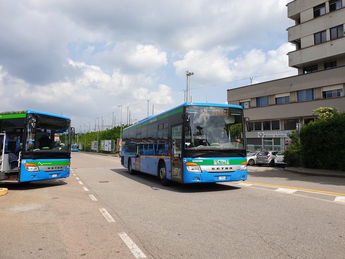 Fase due, sui bus della provincia di Varese nessun disagio: media di sette passeggeri a corsa Fase due, sui bus della provincia di Varese nessun disagio: media di sette passeggeri a corsa