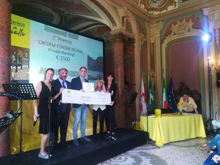Il vincitore Andrea Fazioli premiato oggi nel Salone Estense di Varese