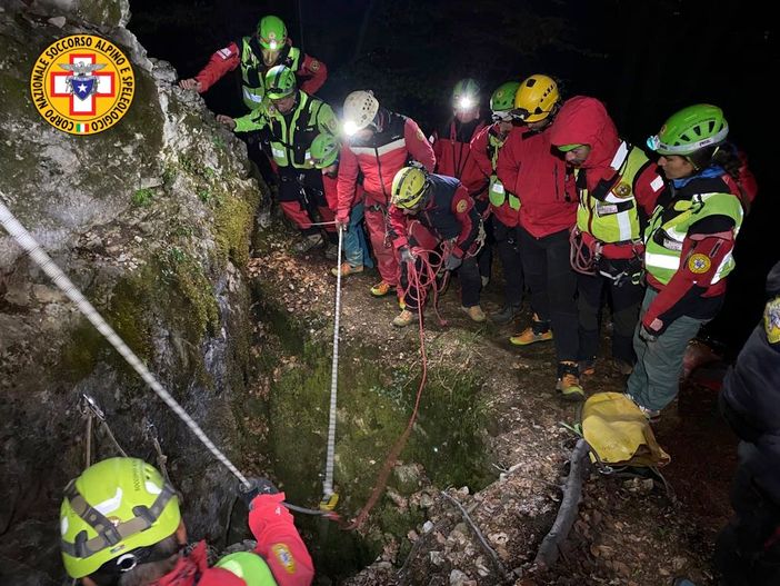 FOTO. Salvata nella notte la speleologa ferita e intrappolata in una grotta in Valcuvia FOTO. Salvata nella notte la speleologa ferita e intrappolata in una grotta in Valcuvia