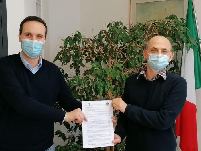 Il consigliere regionale Giacomo Cosentino e il sindaco di Luvinate Alessandro Boriani