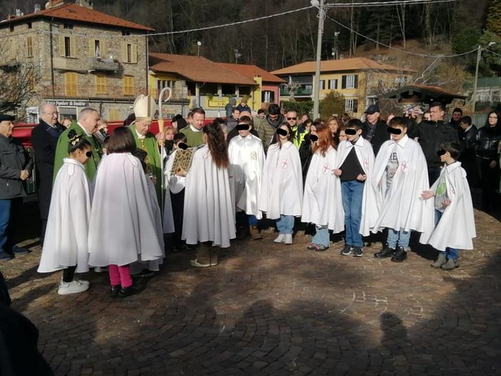 Un momento della visita del cardinal Cantoni a Cugliate Fabiasco (foto dalla pagina Facebook dell'Oratorio di Cugliate e Marchirolo)
