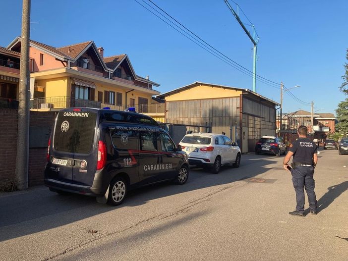 Vanzaghello, è omicidio-suicidio. La testimone: «Ho visto quella donna gettarsi dal balcone» Vanzaghello, è omicidio-suicidio. La testimone: «Ho visto quella donna gettarsi dal balcone»