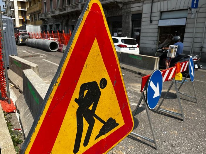 FOTO. Cantiere in piazza Repubblica, chiusa una corsia: i lavori dureranno qualche settimana