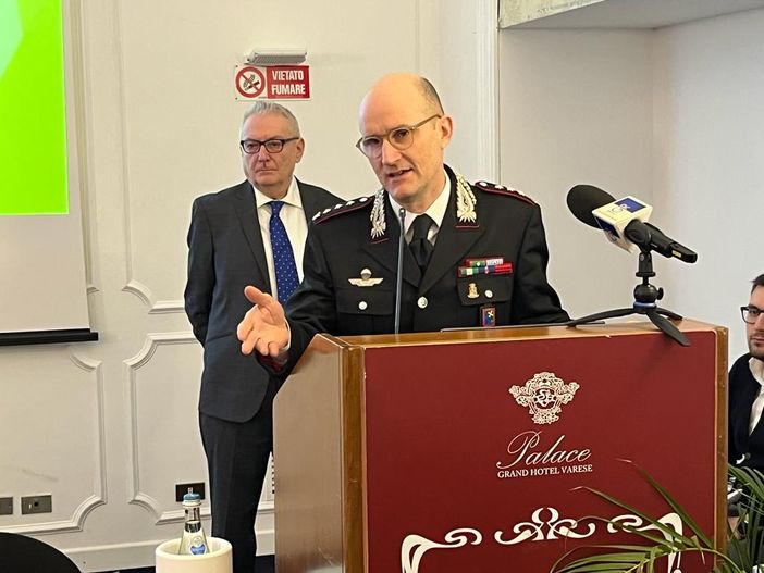 Il comandante provinciale dei carabinieri Gianluca Piasentin durante l'incontro al Palace Hotel Il comandante provinciale dei carabinieri Gianluca Piasentin durante l'incontro al Palace Hotel